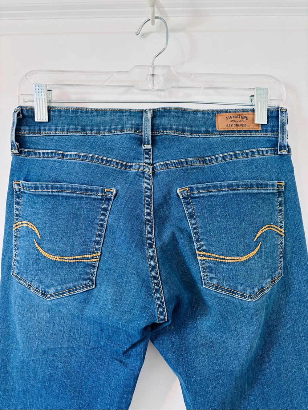 Signature by Levi Strauss Women’s Straight Leg Jeans in Medium Blue